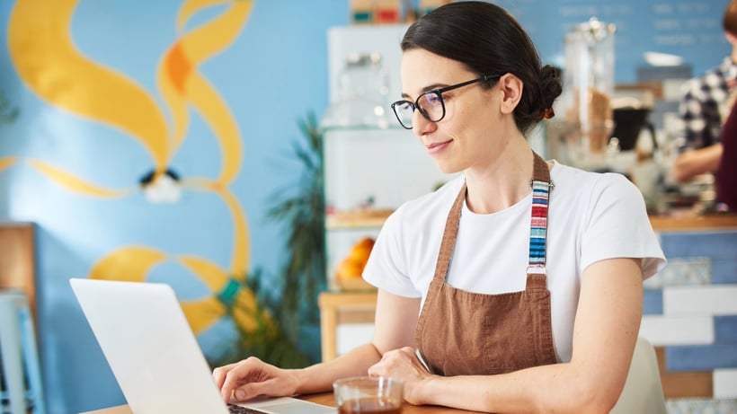 Nova Scotia food worker completing online Food Handler course